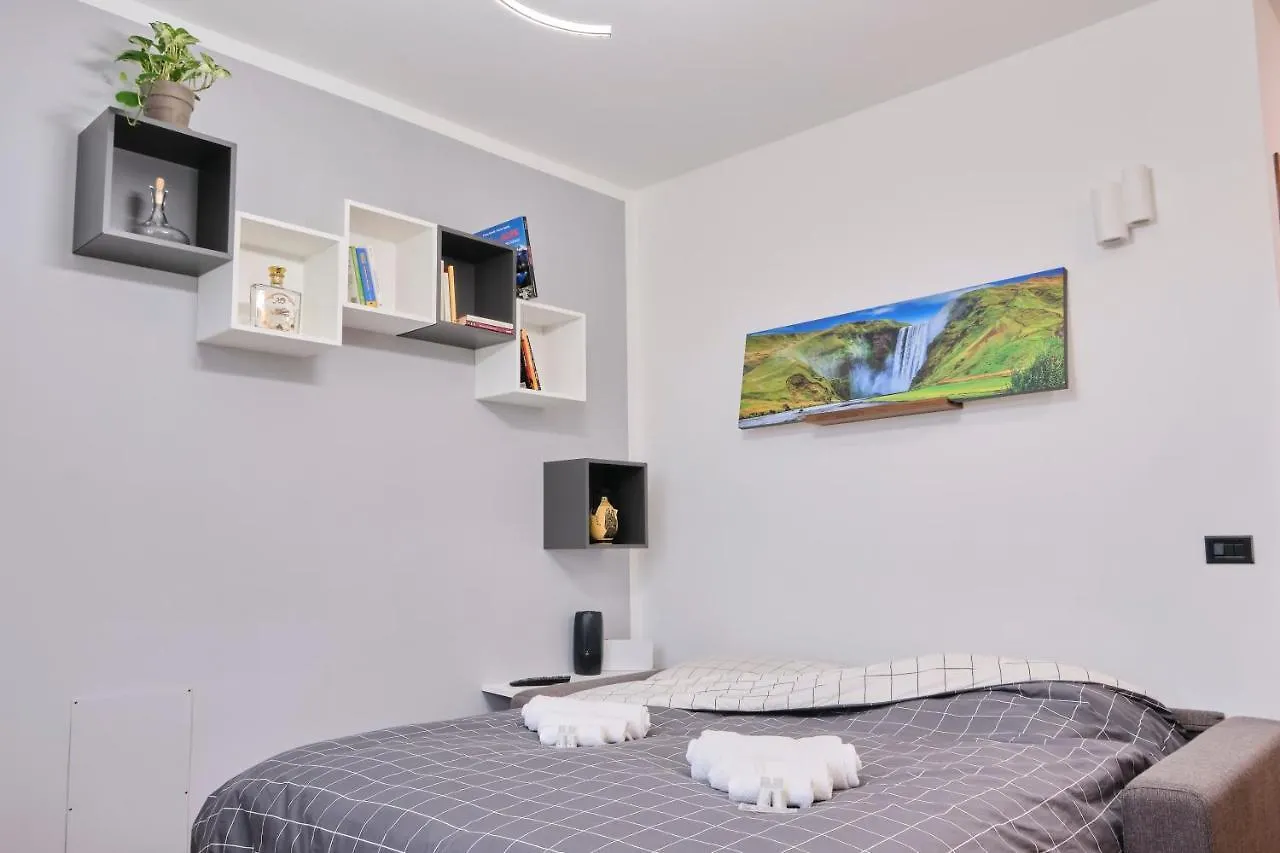 10' From Malpensa Casa Moderna, Netflix & Wi-Fi Apartment Casorate Sempione