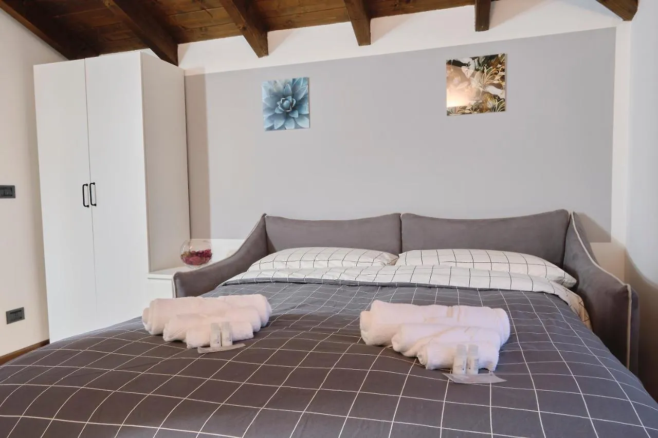 10' From Malpensa Casa Moderna, Netflix & Wi-Fi Apartment Casorate Sempione 0*,  Italy